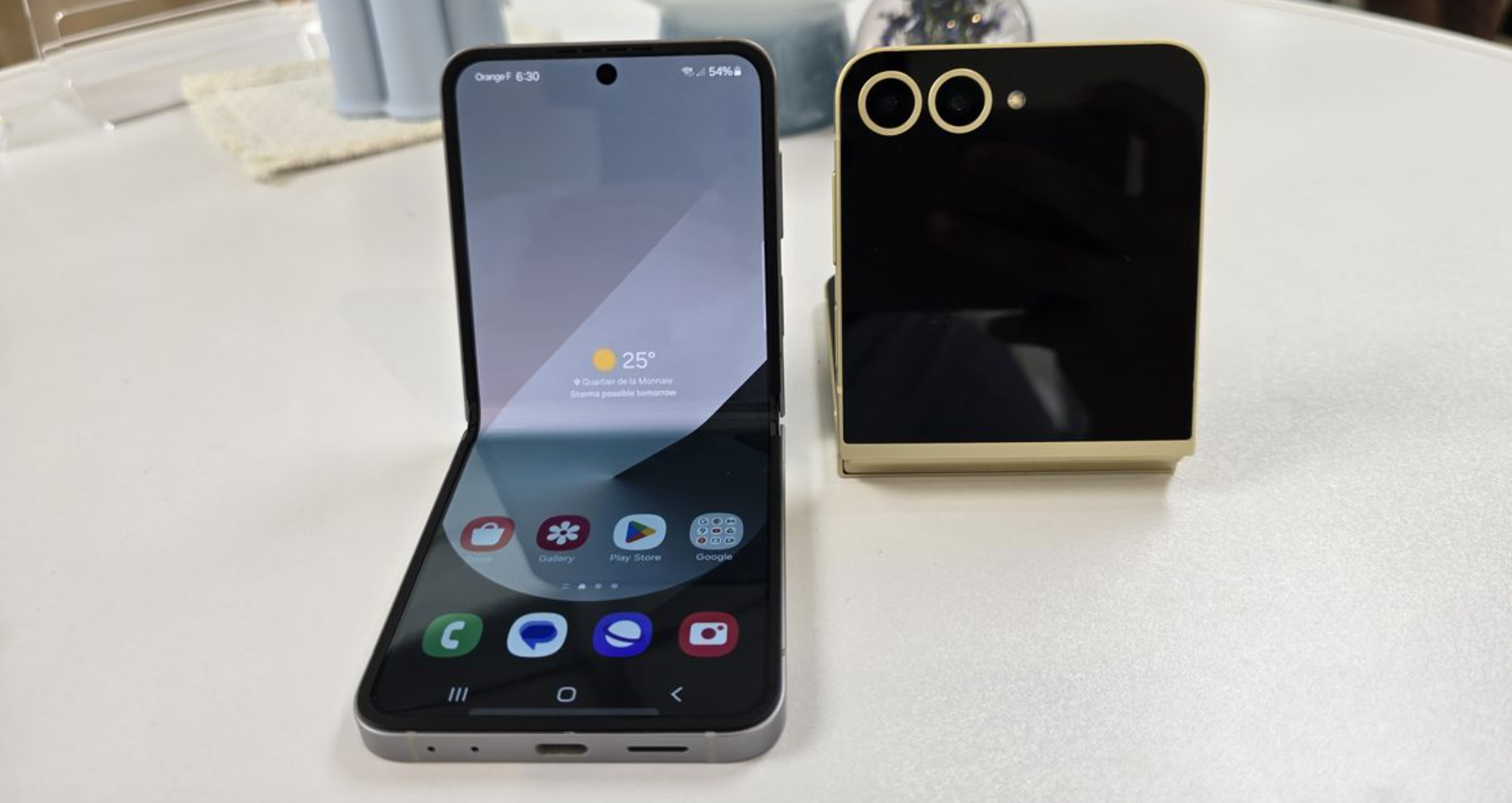 Складной смартфон